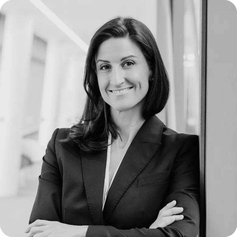 Dr. Bettina Rotermund, SVP, Head of Analyst Relations & Strategy at Siemens Xcelerator. Portrait photograph of a woman with dark shoulder-length hair wearing a dark blazer and a light blouse. She is smiling with her arms crossed in a modern office or conference setting.